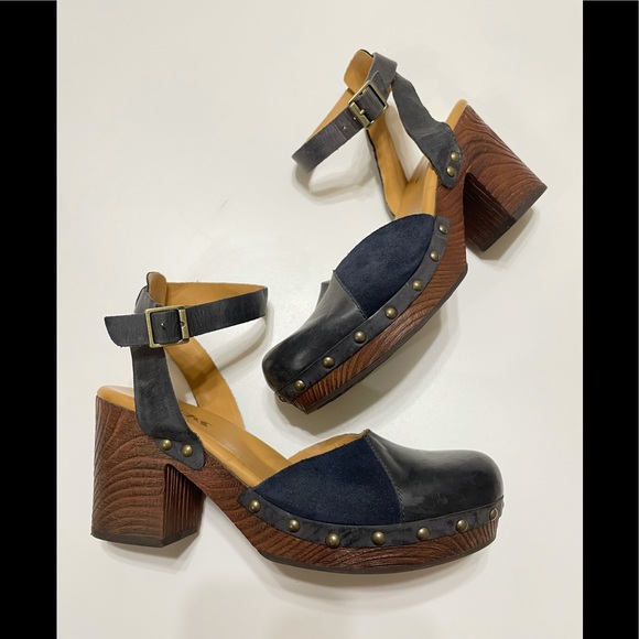 korks Shoes - Kork’s Navy Leather Heeled Sandal, 8M